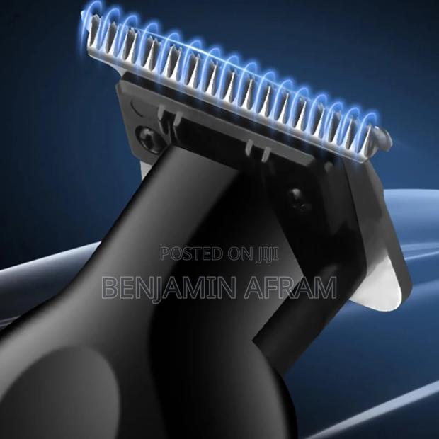Rechargeable Cordless Barbering Machine KM -2293 · Photo 2
