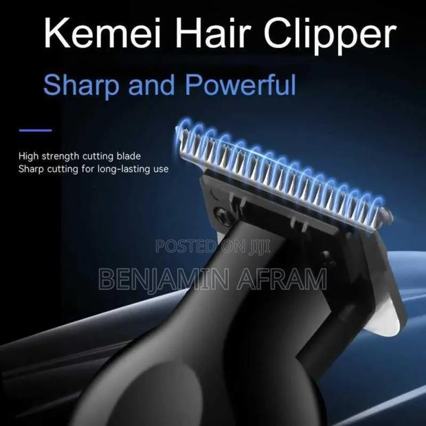 Rechargeable Metallic Hair Clippers · Photo 5