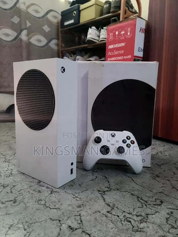 Xbox Series S With Games Installed · Photo 1