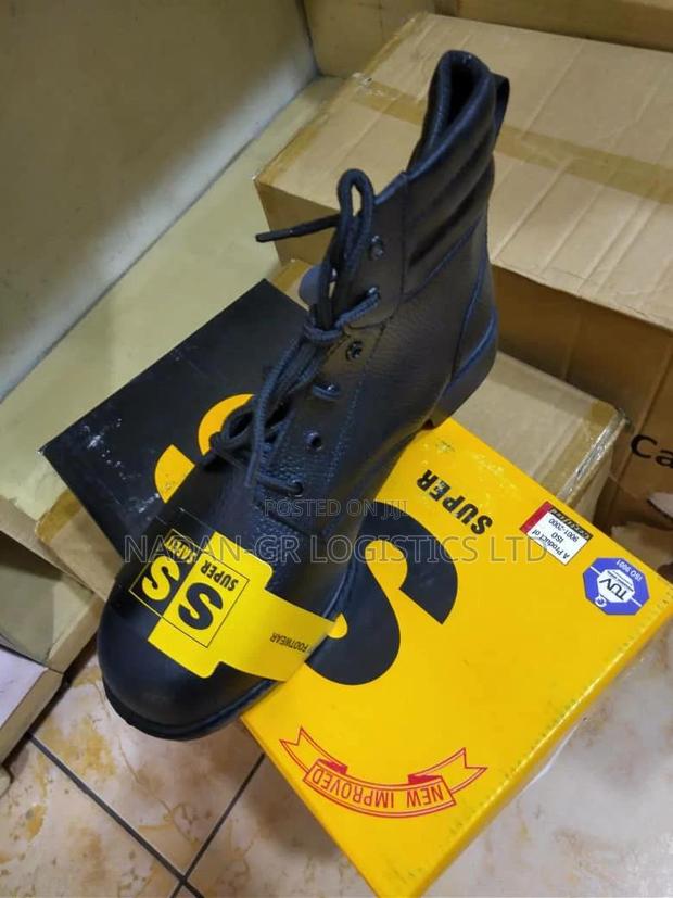 Super Safety Boot · Photo 1