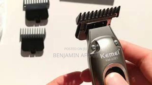 Professional Rechargeable Hair Trimmer KM-2261 · Photo 3