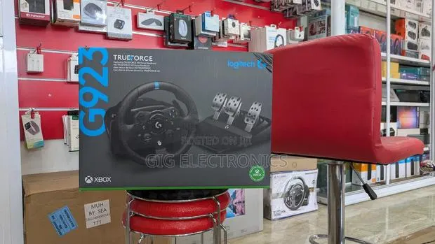 Logitech G923 Trueforce Racing Wheel and Pedals for Xbox · Photo 1