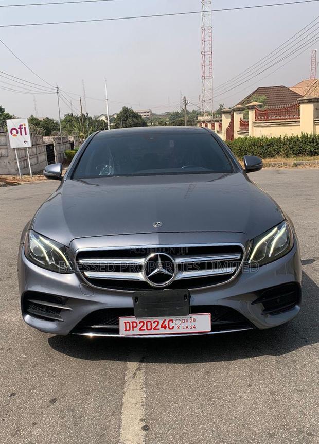 Mercedes-Benz E300 2018 Silver · Photo 1