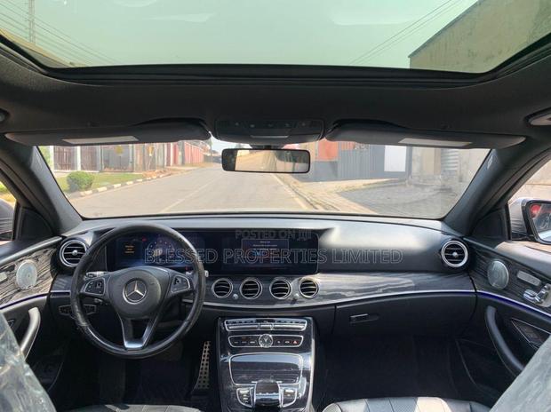 Mercedes-Benz E300 2018 Silver · Photo 4