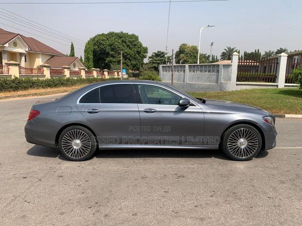 Mercedes-Benz E300 2018 Silver · Photo 3