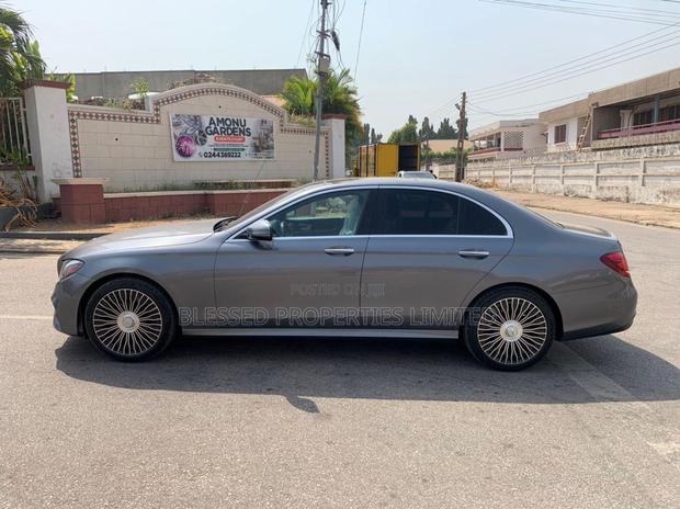 Mercedes-Benz E300 2018 Silver · Photo 5