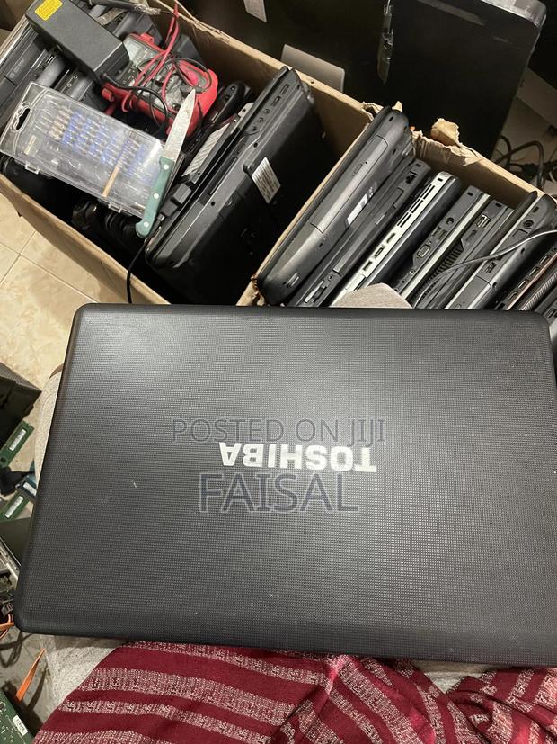 Laptop Toshiba Satellite C665 4GB Intel Core i3 HDD 500GB · Photo 4