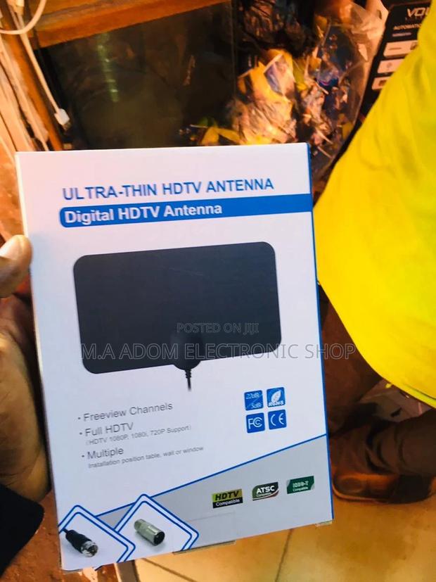Crystal-Clear TV: Indoor Antenna With Powerful Booster · Photo 1