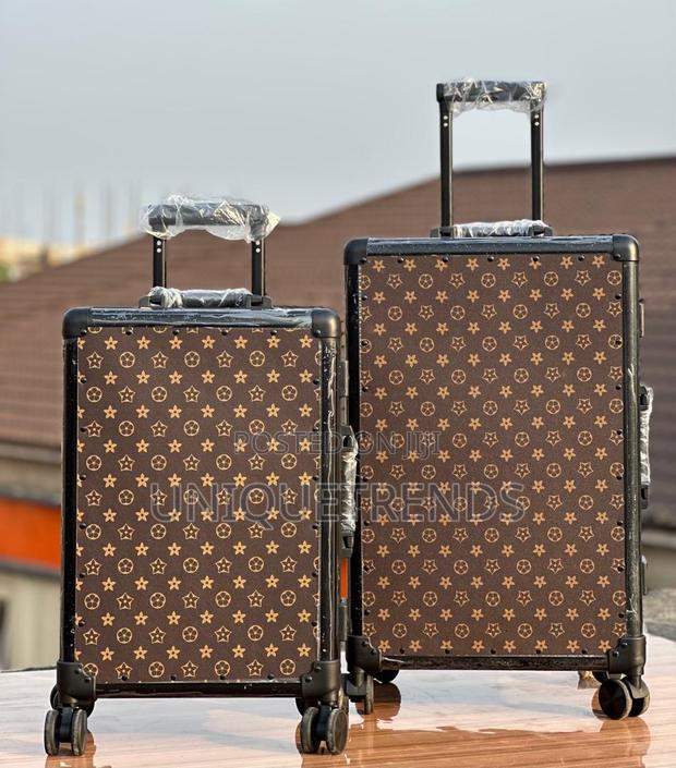Luxury Traveling Suitcase Set · Photo 1