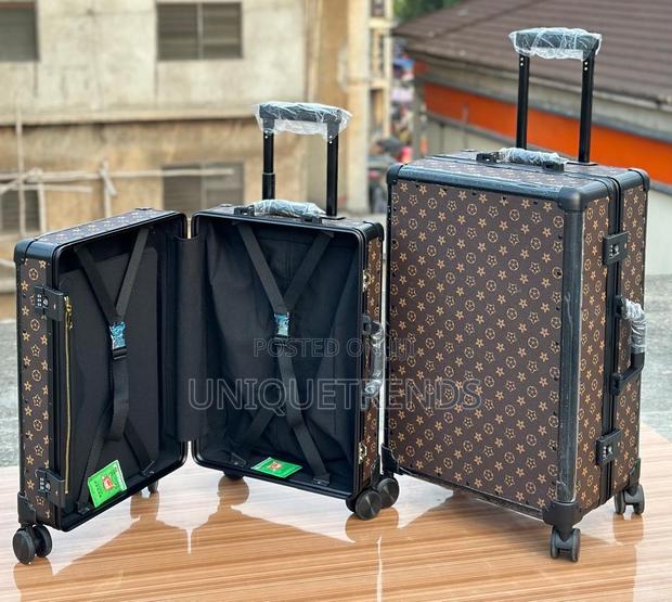Luxury Traveling Suitcase Set · Photo 2