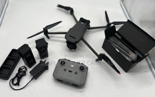 DJI Mavic 3 Fly More Combo · Photo 2