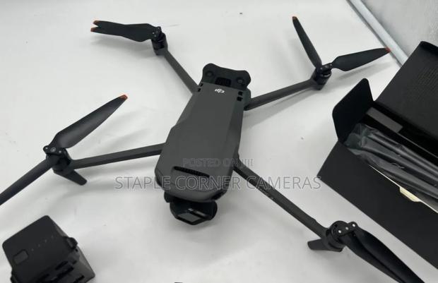 DJI Mavic 3 Fly More Combo · Photo 3