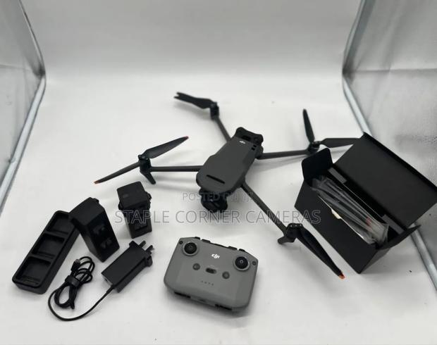 DJI Mavic 3 Fly More Combo · Photo 5