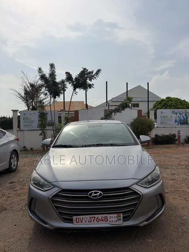 Hyundai Elantra Limited Sedan FWD (2.0L 4cyl 6A) 2017 Gray · Photo 1