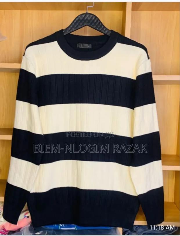 Original Sweatshirt Available in Stock · Photo 5