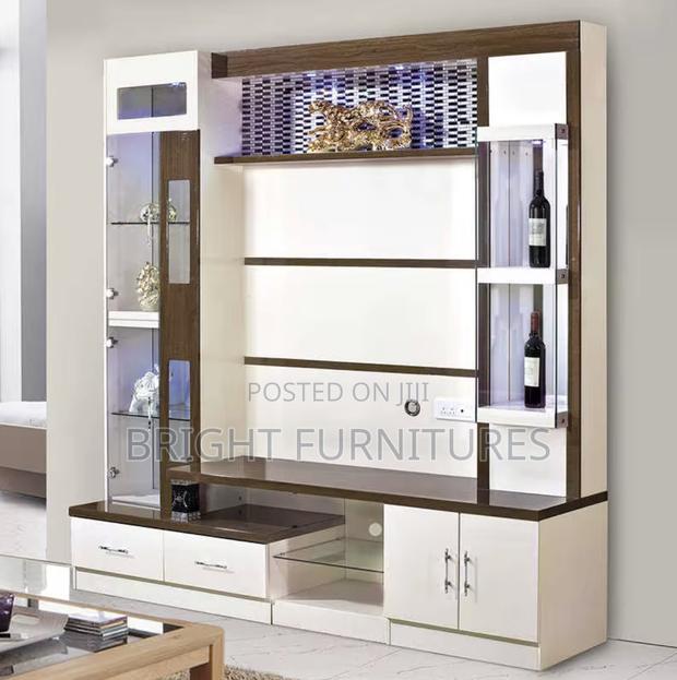 Foreign TV Stand · Photo 1