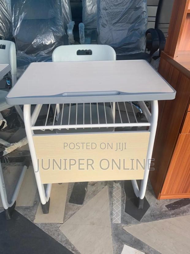 Student Study Table and Chair Krenn · Photo 1