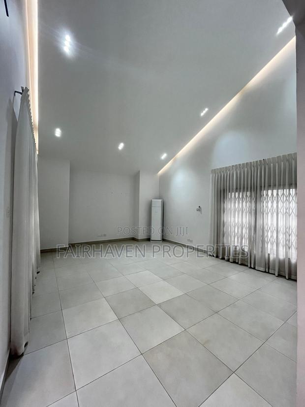 6bdrm House in Cantonment, Cantonments for sale · Photo 3