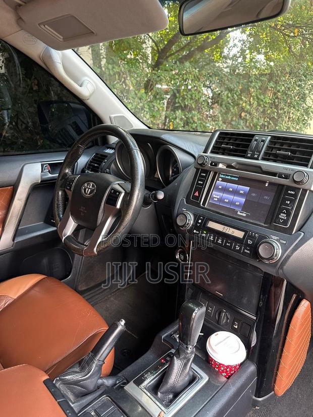 Toyota Land Cruiser Prado 2.8 2017 Gray · Photo 5