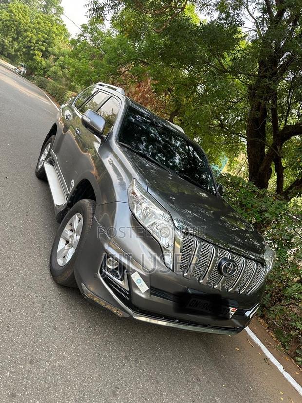 Toyota Land Cruiser Prado 2.8 2017 Gray · Photo 2