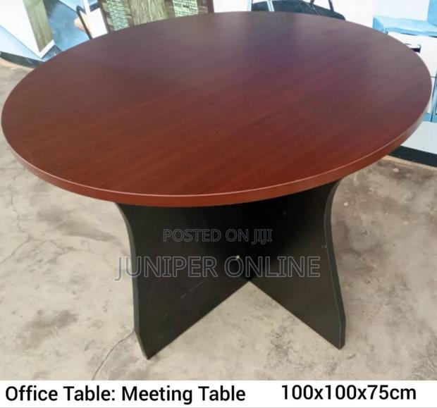 Conference Table/ Meeting Table Round · Photo 1