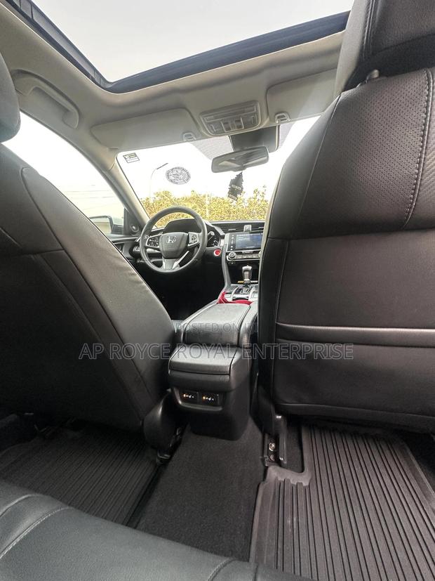 Honda Civic Touring 4dr Sedan (1.5L 4cyl) 2017 White · Photo 4