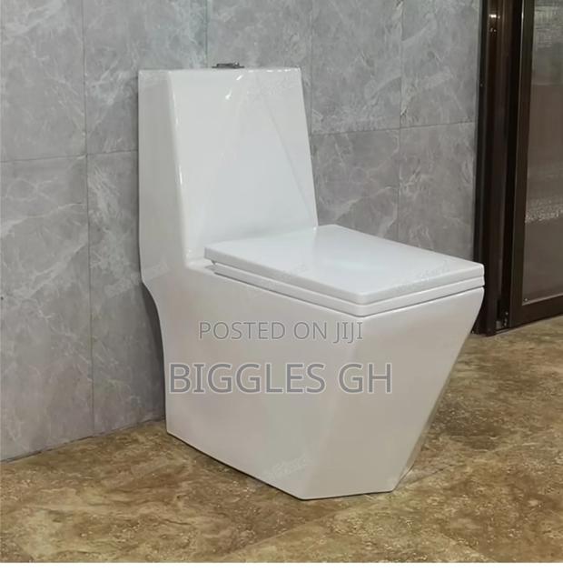 Diamond Shaped Wc · Photo 2