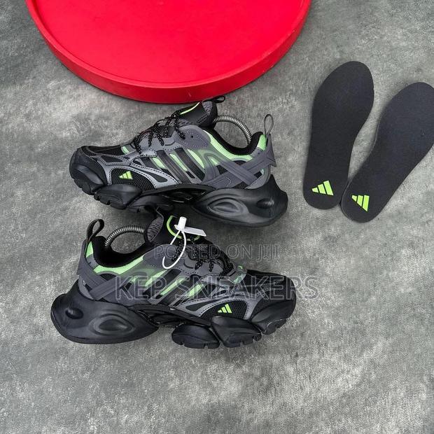 Adidas XLG Runner Deluxe “Black Grey” · Photo 2