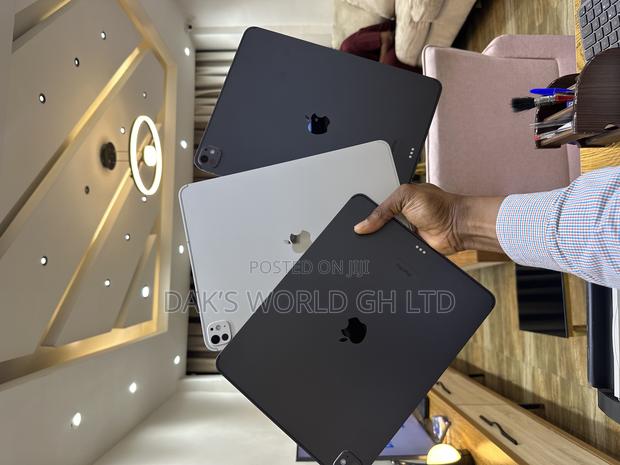 Apple iPad Air 13 (2024) 256 GB Gray · Photo 2