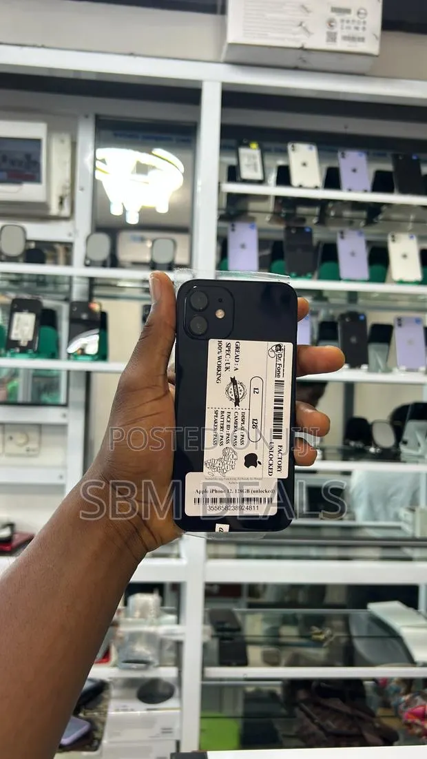 Apple iPhone 12 128 GB Black · Photo 1