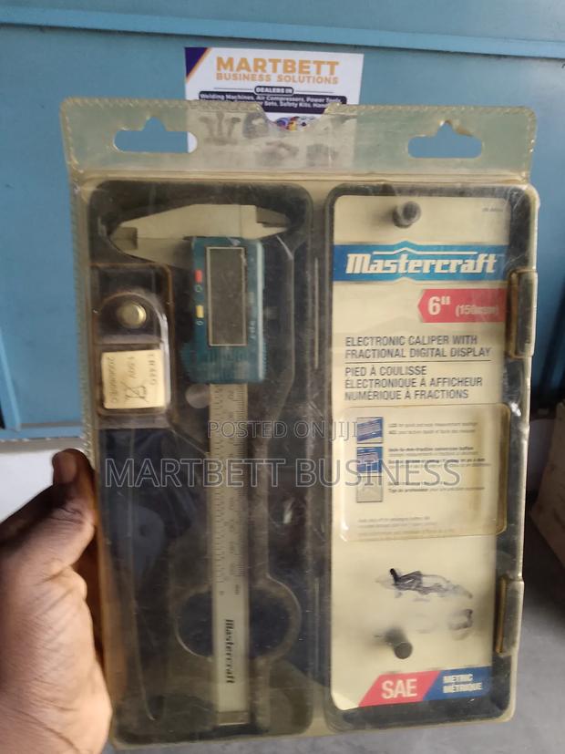 Electronic Caliper With Fractional Digital Display · Photo 3