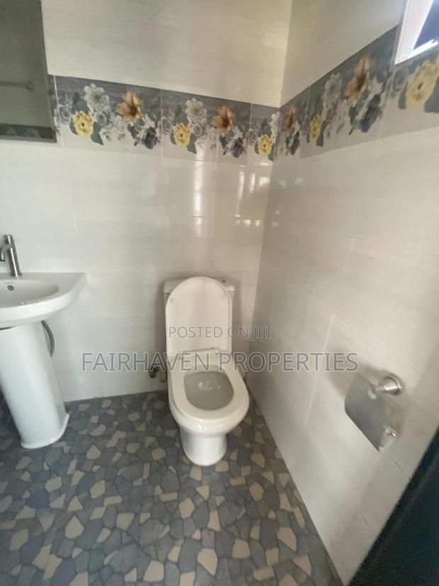 2bdrm Apartment in Bushroad, Teshie for rent · Photo 5