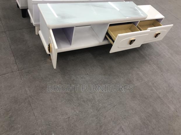 Foreign Ajustable Quality TV Stand · Photo 2