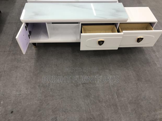 Foreign Ajustable Quality TV Stand · Photo 3