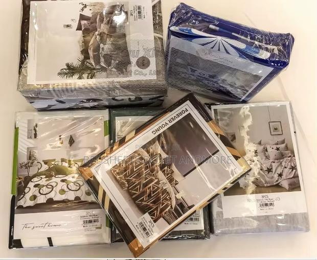 2 Bedsheets and Four Pillow Cases for King Size · Photo 1