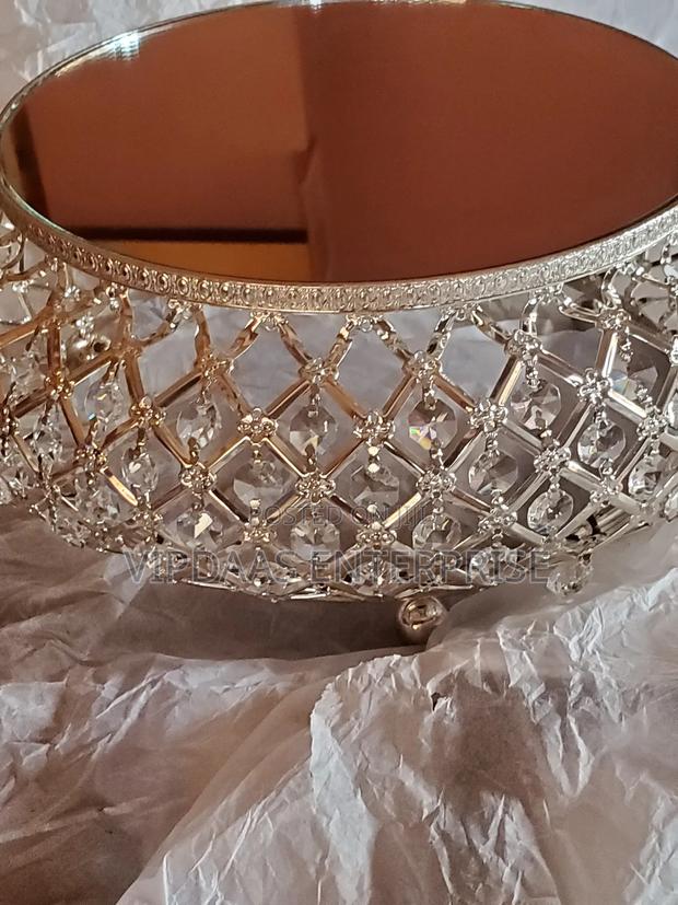 Crystal Cake Table · Photo 3