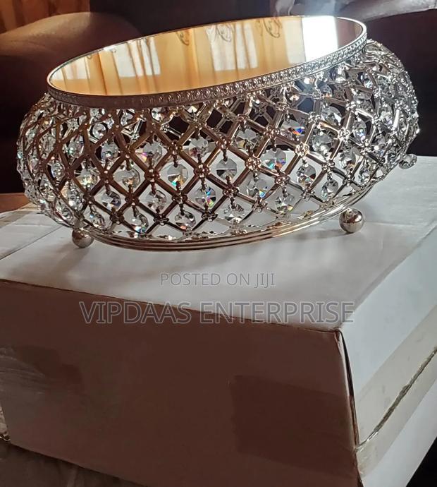 Crystal Cake Table · Photo 1