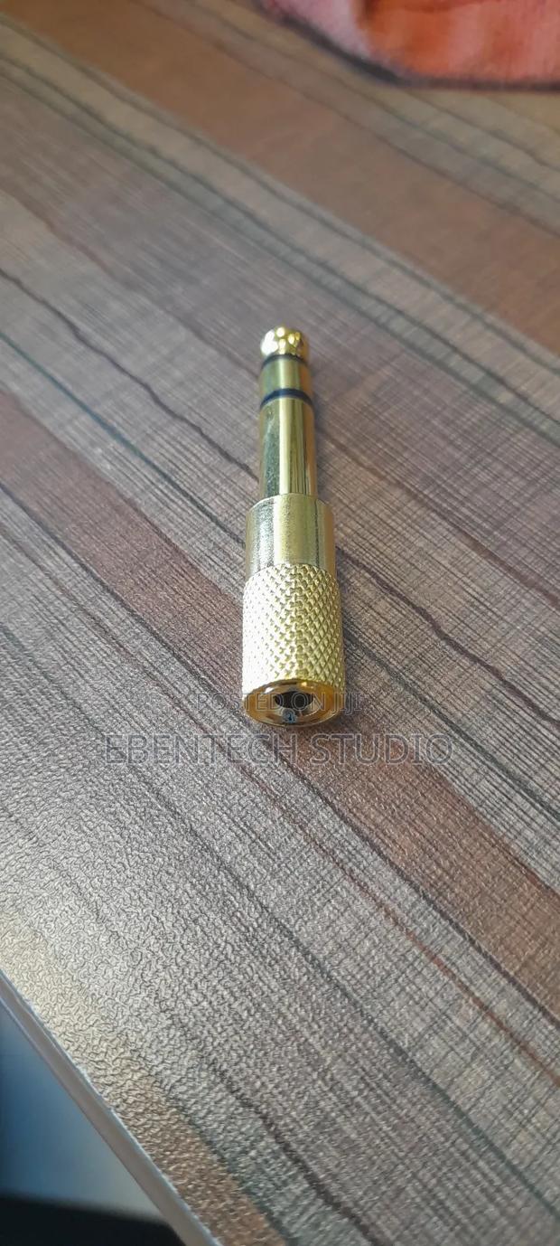 Audio Jack Converter Metalic Gold · Photo 1