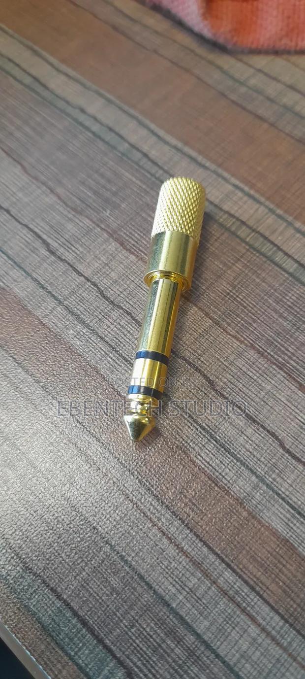 Audio Jack Converter Metalic Gold · Photo 2