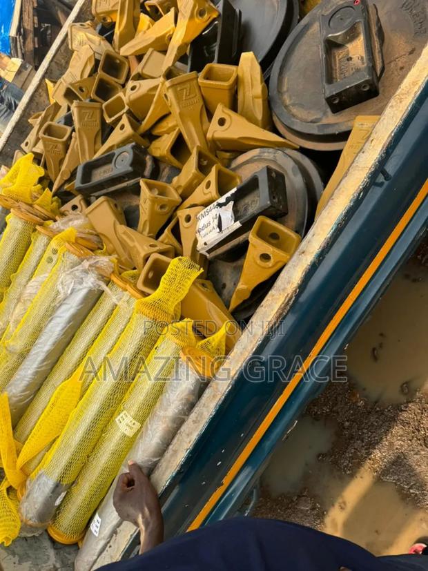 Caterpiller Teeth 320,325,330 · Photo 2