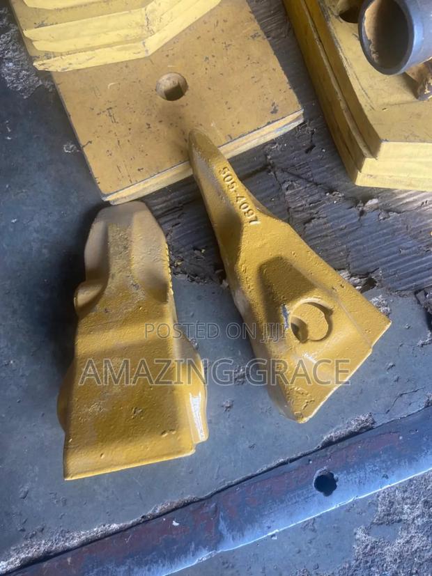 Caterpiller Teeth 320,325,330 · Photo 4