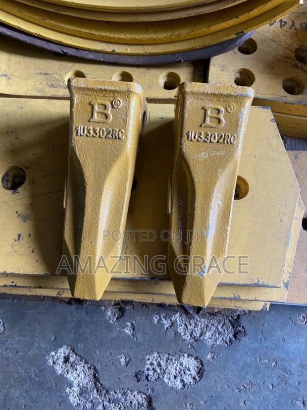 Caterpiller Teeth 320,325,330 · Photo 5