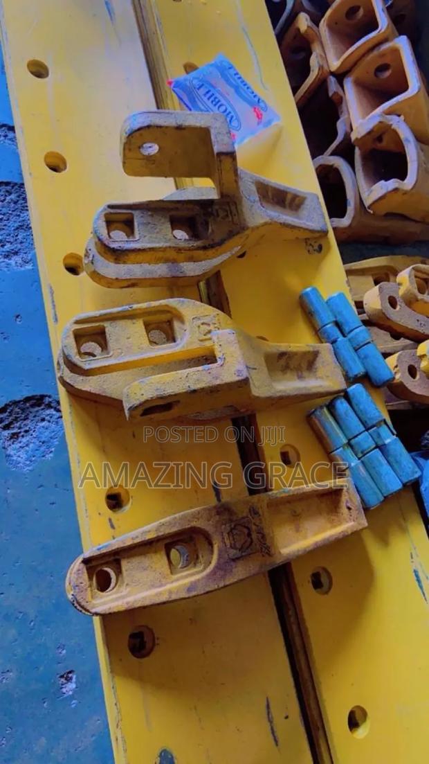 Caterpiller Teeth 320,325,330 · Photo 6