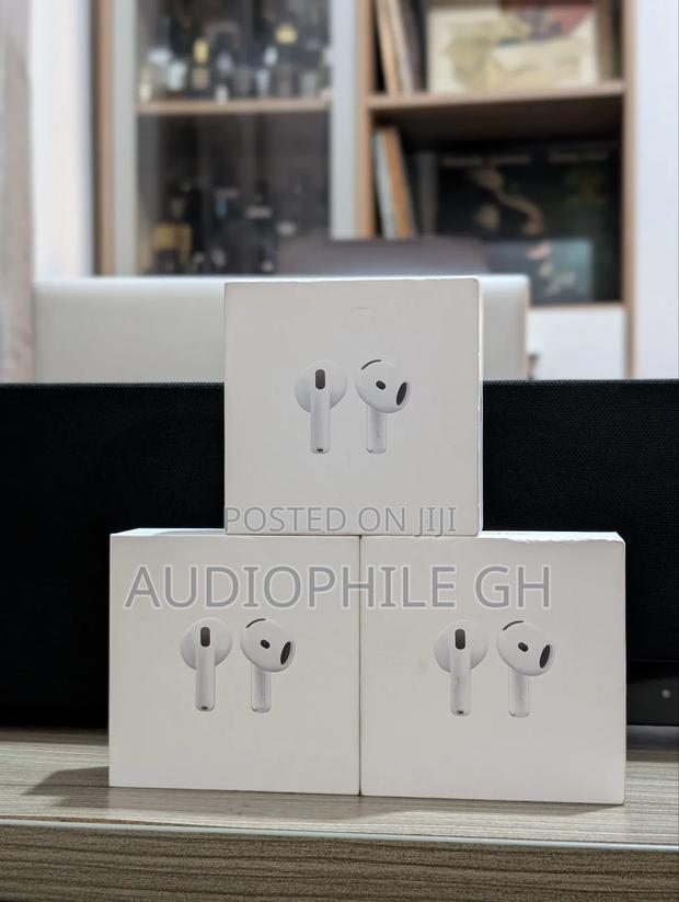 Apple Airpods 4 Earbuds · Photo 1