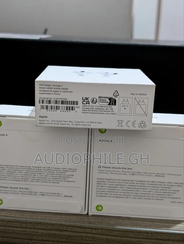 Apple Airpods 4 Earbuds · Photo 4