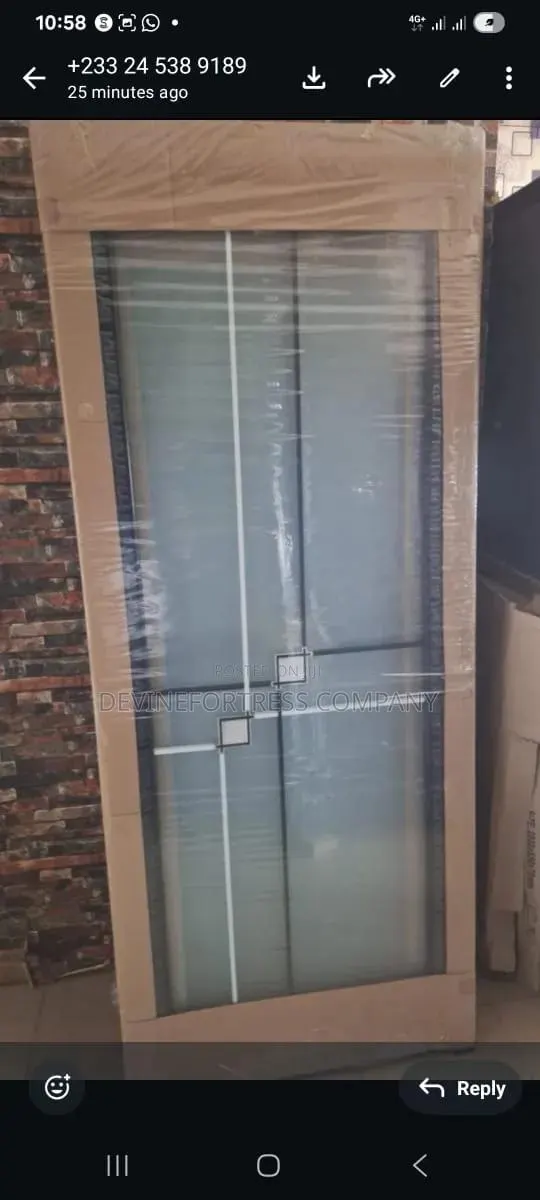 Quality Black and White Aluminum Frame Fiber Glass Door for Washroom · Photo 1