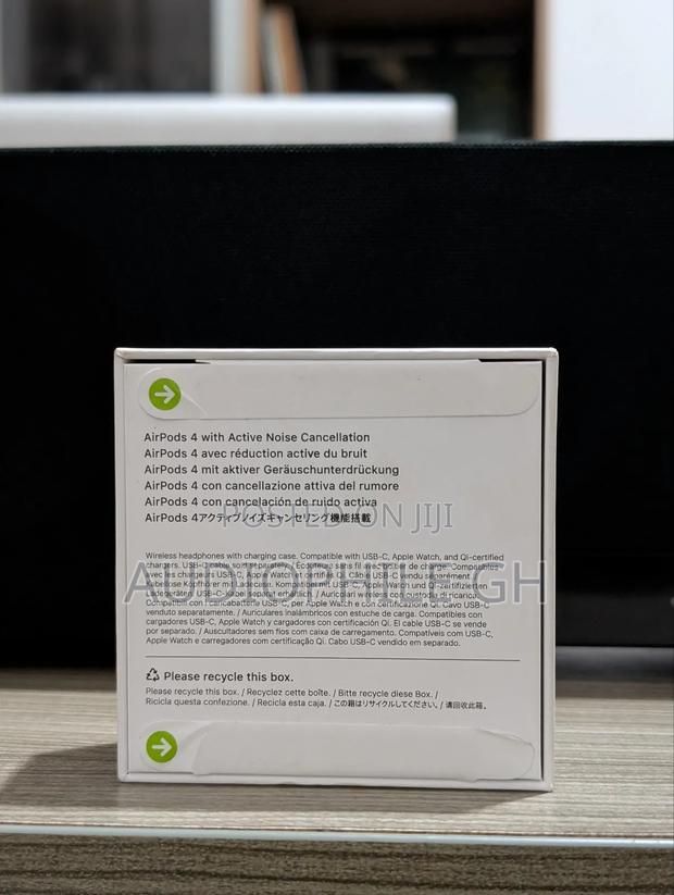 Apple Airpods 4 With Active Noise Cancelling · Photo 3