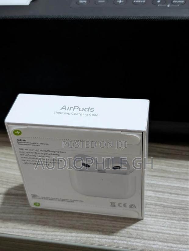 Apple Airpods (3rd Generation) Wireless Ear Buds · Photo 3