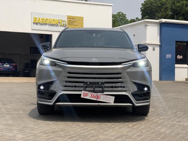 Lexus TX TX 500h AWD 2024 Gray · Photo 2