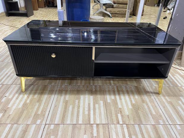 Brand New Center Table With Drawers · Photo 1
